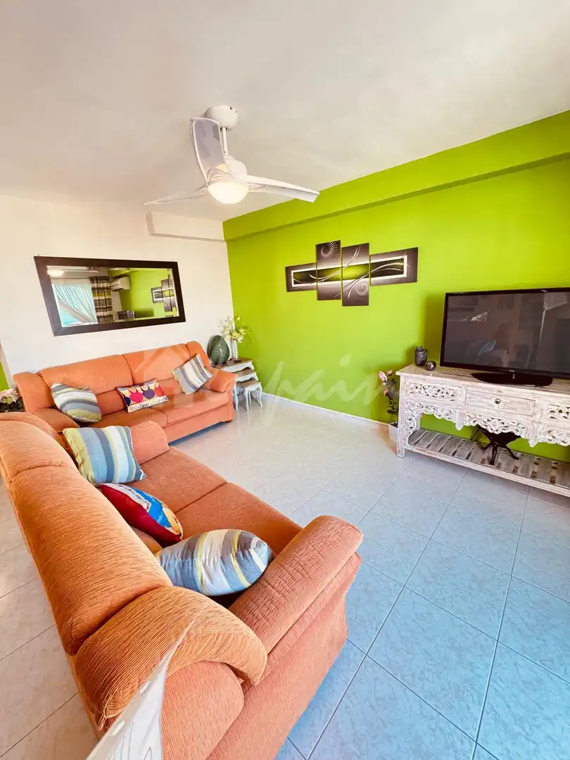 Wohnzimmer von Dachboden zum Verkauf in Arona