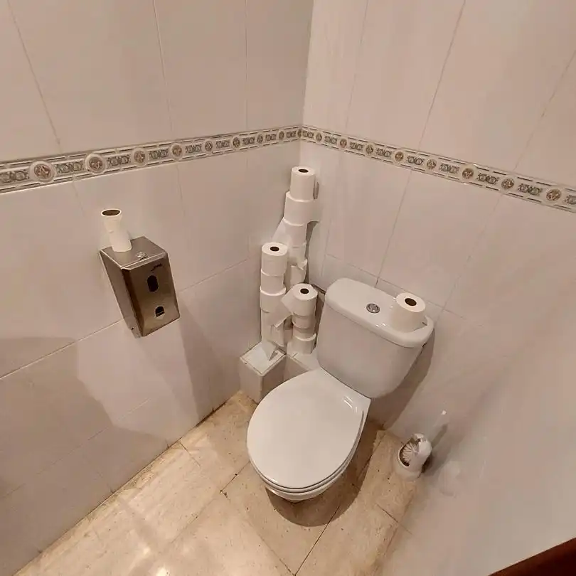 Badezimmer von Büro zum Verkauf in Abadiño  mit Heizung und Möbliert