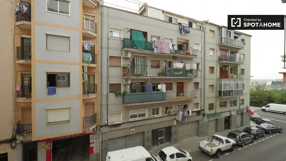 Vista exterior de Piso para compartir en L'Hospitalet de Llobregat con Aire acondicionado, Calefacción y Amueblado