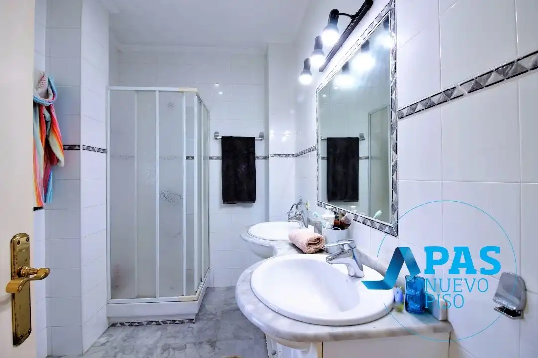 Bathroom of Houses for sale in Santander  with Heating, Private garden and Terrace