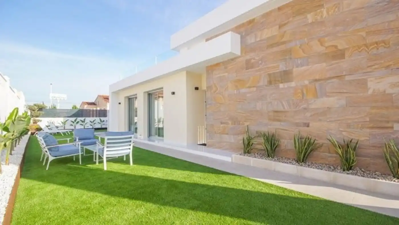 Chalet con piscina en venta en Zona Carrefour - Urbanizaciones