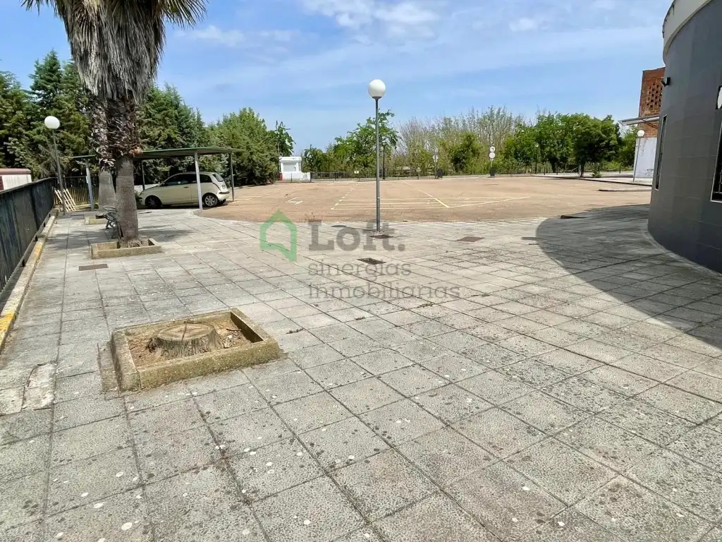 Exterior view of Commercial properties for rent in Badajoz  with Air Conditioner