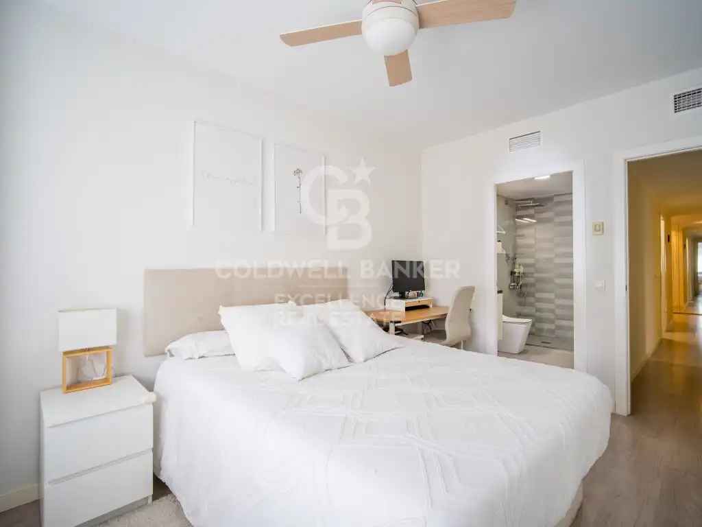 Exterior view of Flat for sale in Valencia  with Air Conditioner, Terrace and Community pool
