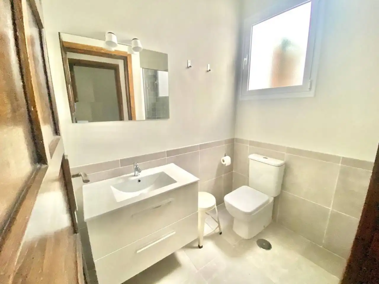 Badezimmer von Wohnung zur Miete in Sevilla mit Klimaanlage