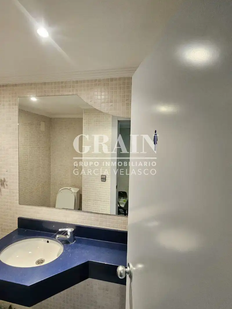 Baño de Local en venta en Albacete con Aire acondicionado