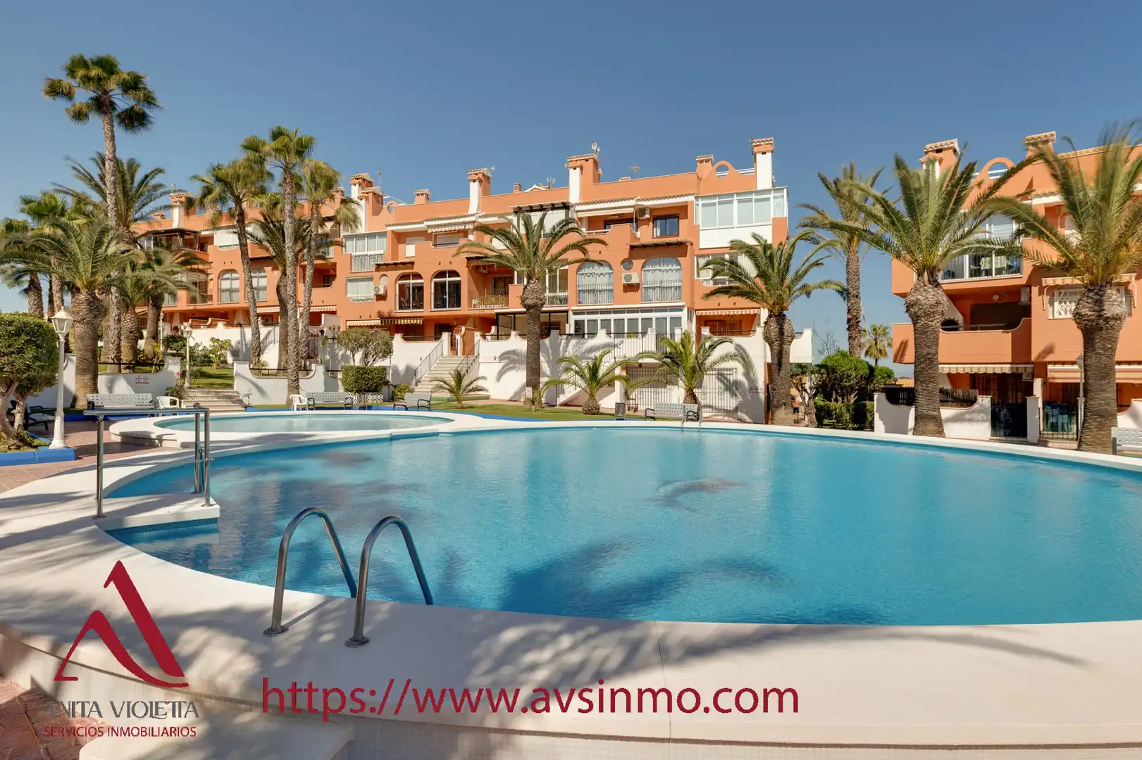 Piscina de Apartament de lloguer en Torrevieja amb Aire condicionat, Moblat i Rentadora