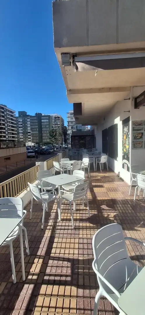 Terrasse von Geschaftsraum zum Verkauf in Cullera mit Klimaanlage, Terrasse und Möbliert