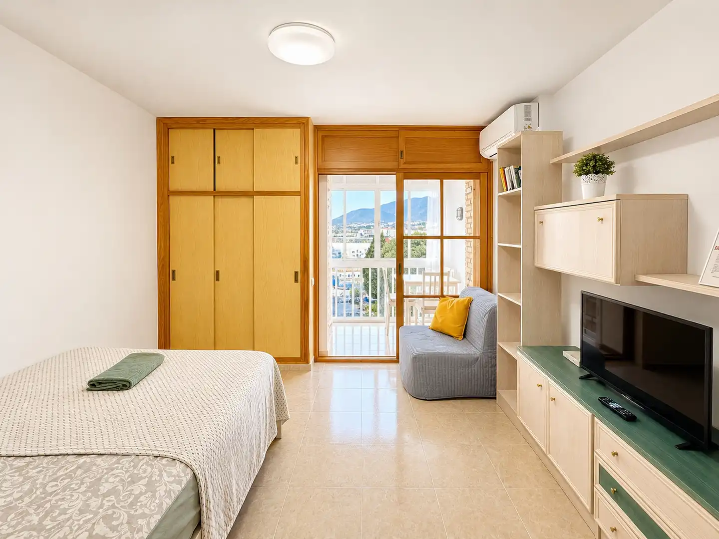Habitación de Estudio en venta en Benalmádena con Aire acondicionado, Terraza y Amueblado