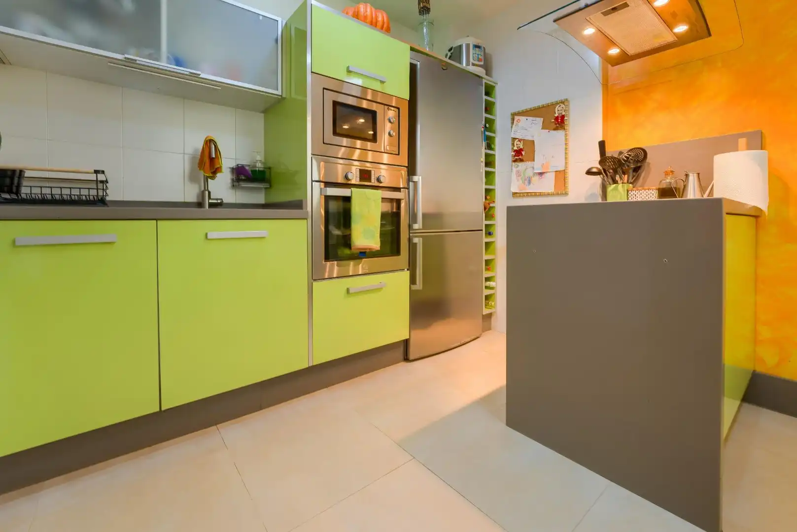 Cocina de Casa adosada en venta en Bormujos con Aire acondicionado, Jardín privado y Terraza
