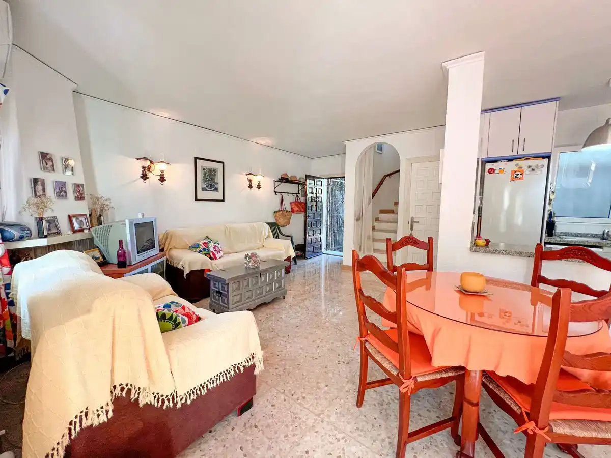 Sala d'estar de Casa adosada en venda en Dénia amb Aire condicionat i Piscina