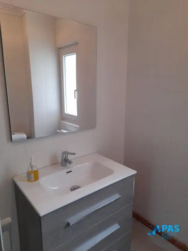 Bathroom of Flat for rent in Santander  with Heating and Furnished