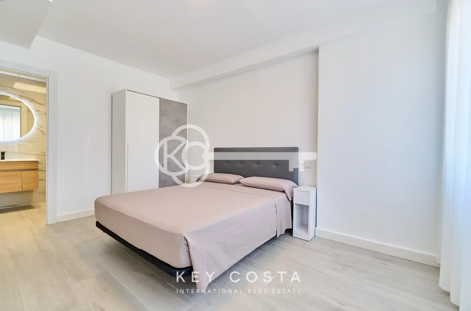 Habitación de Piso en venta en Alicante / Alacant con Aire acondicionado, Terraza y Amueblado