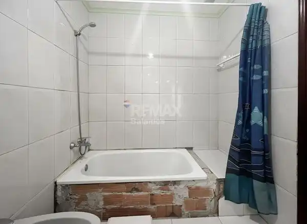 Badezimmer von Wohnung zum Verkauf in Nigrán mit Privatgarten und Abstellraum