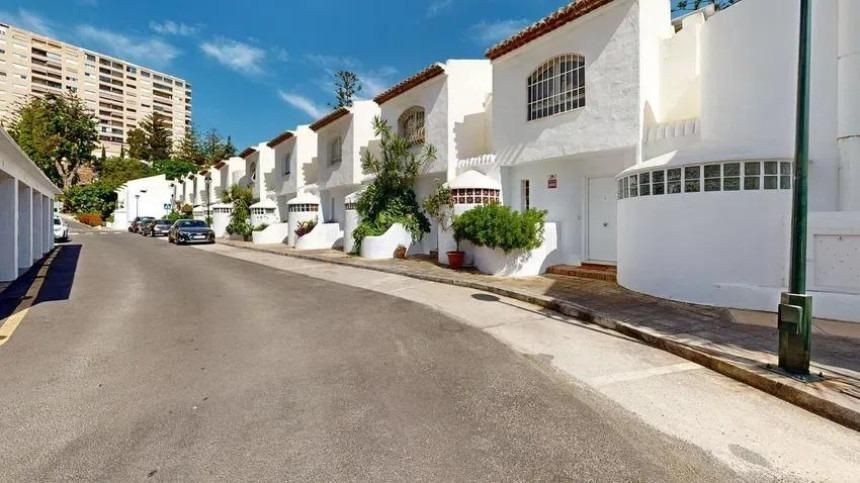 Duplex for sale in Hacienda Torrequebrada