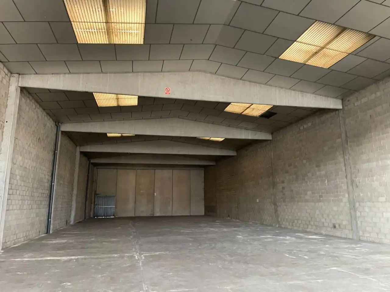 Nave industrial de alquiler en Canovelles