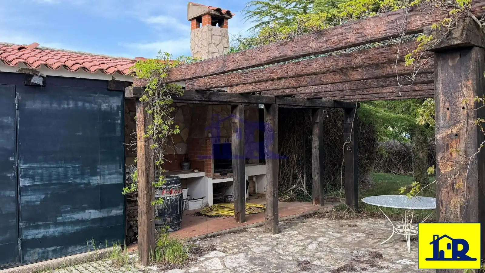 Terrassa de Casa o xalet en venda en Villalba de la Sierra amb Calefacció, Traster i Piscina