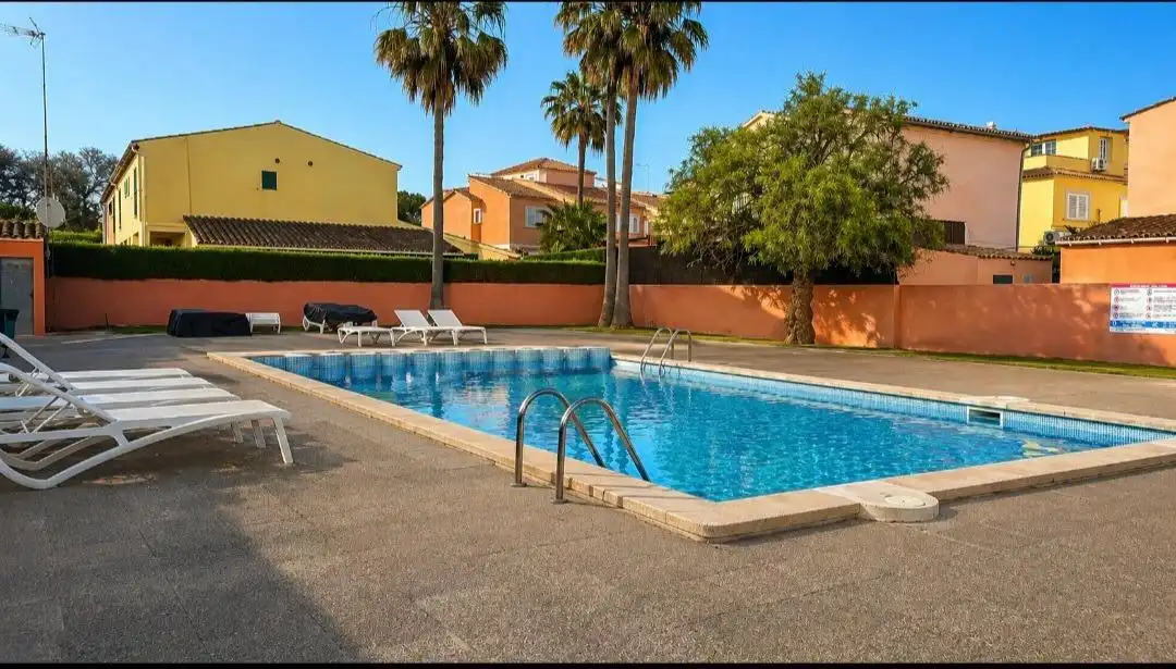Piscina de Casa adosada en venda en Llucmajor amb Aire condicionat, Calefacció i Jardí privat