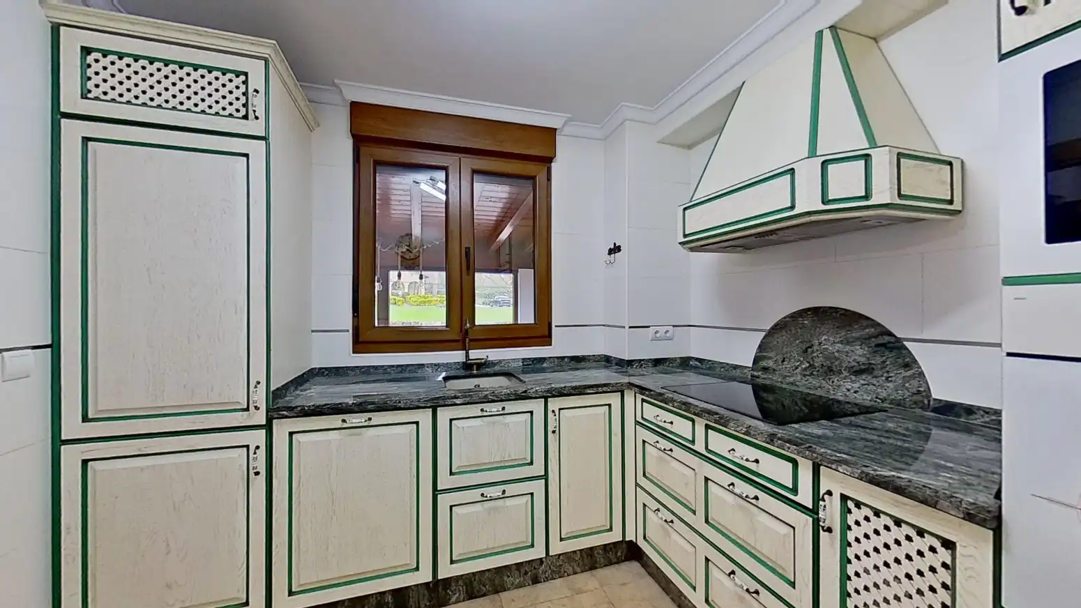 Cocina de Casa o chalet en venta en Santillana del Mar con Calefacción, Jardín privado y Parquet