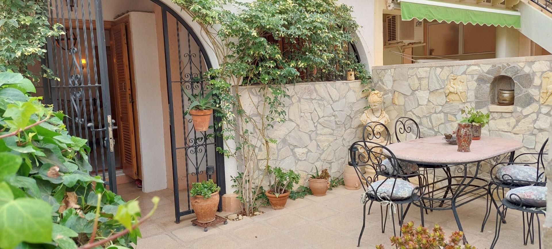 Terrace of House or chalet to rent in Torrevieja  with Air Conditioner, Heating and Private garden