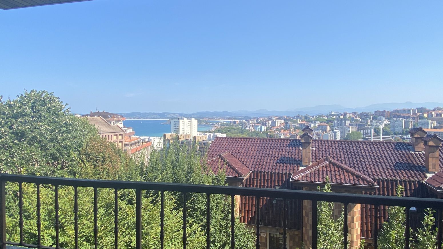 Vista exterior de Pis en venda en Santander amb Calefacció, Jardí privat i Terrassa