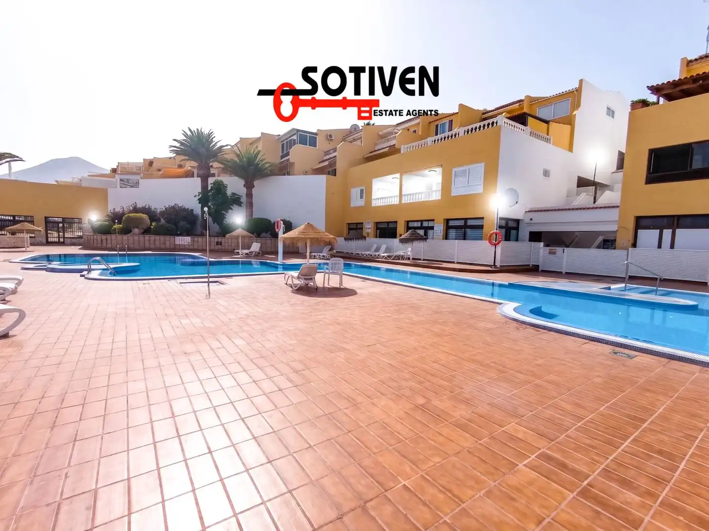 Vista exterior de Apartament de lloguer en Adeje amb Terrassa i Piscina comunitària