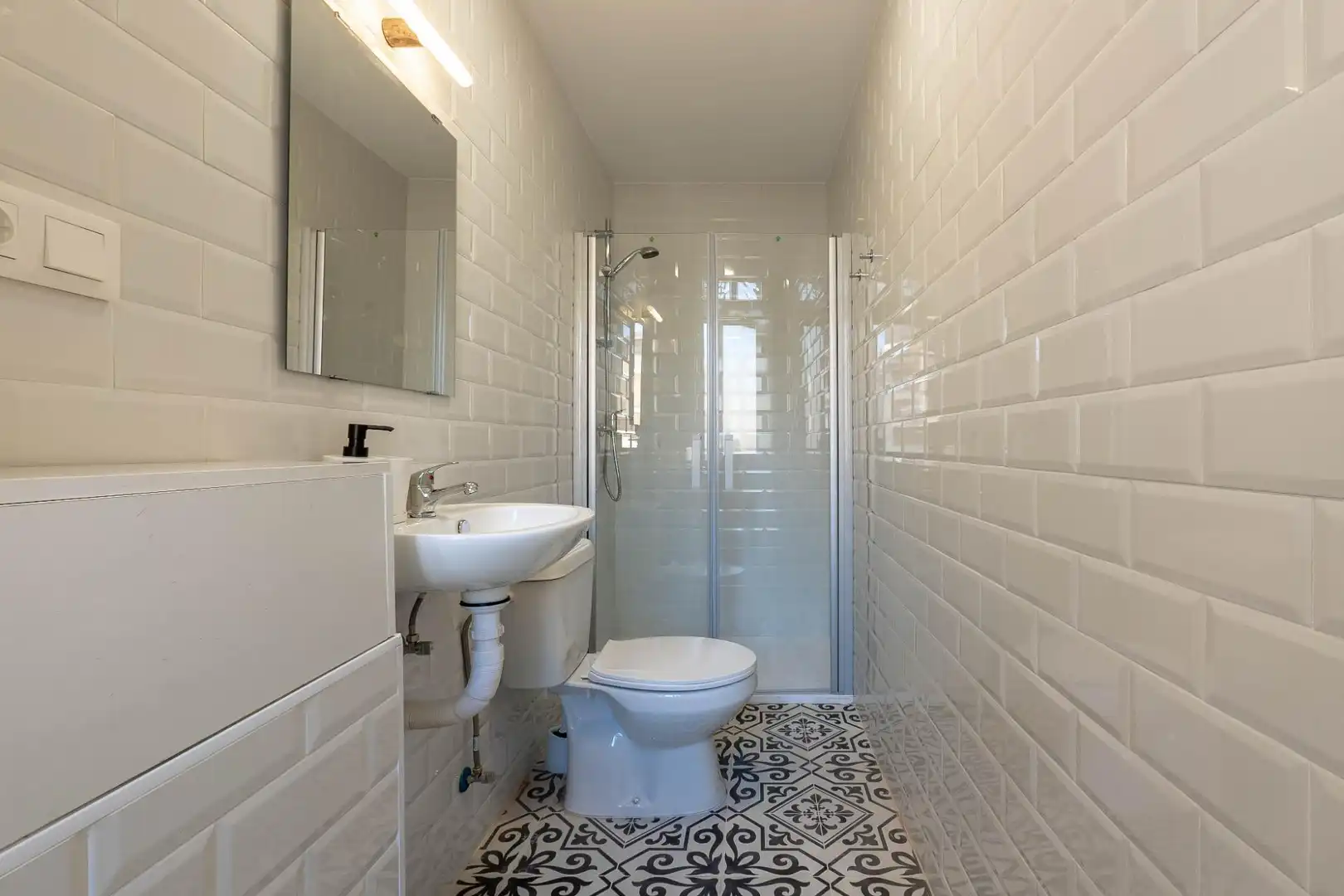 Bathroom of Flat for share in Granada  with Balcony