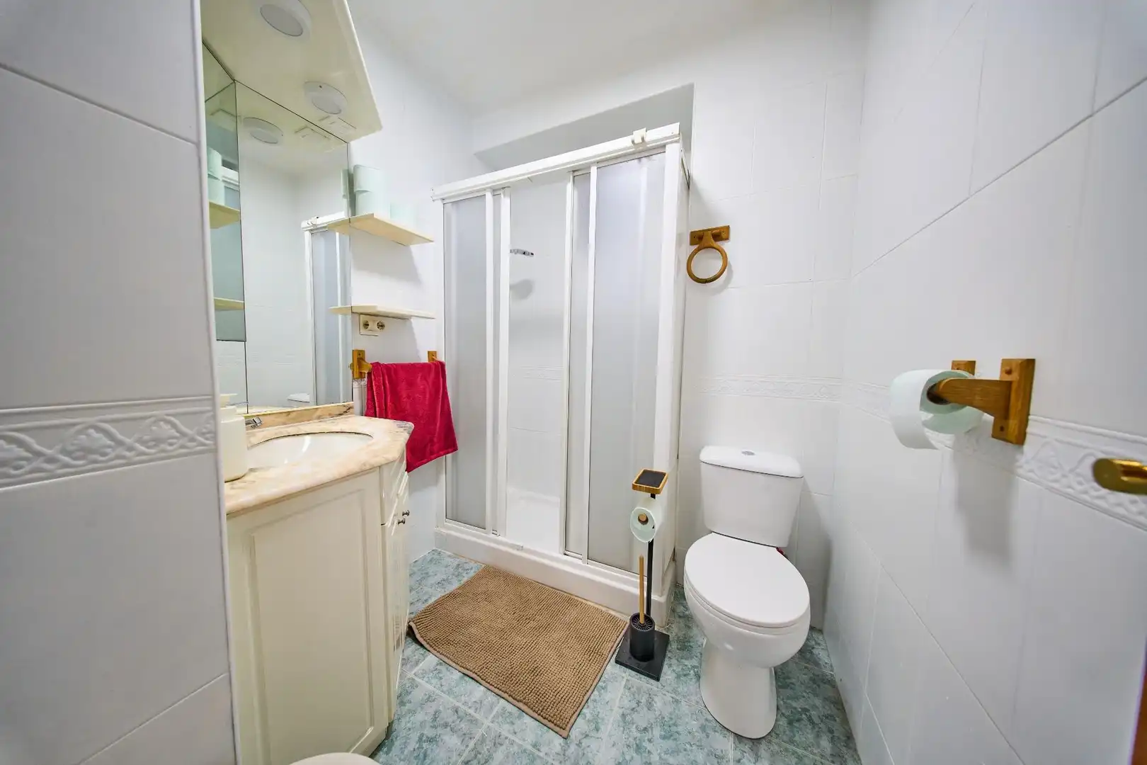 Baño de Piso para compartir en Granada con Amueblado