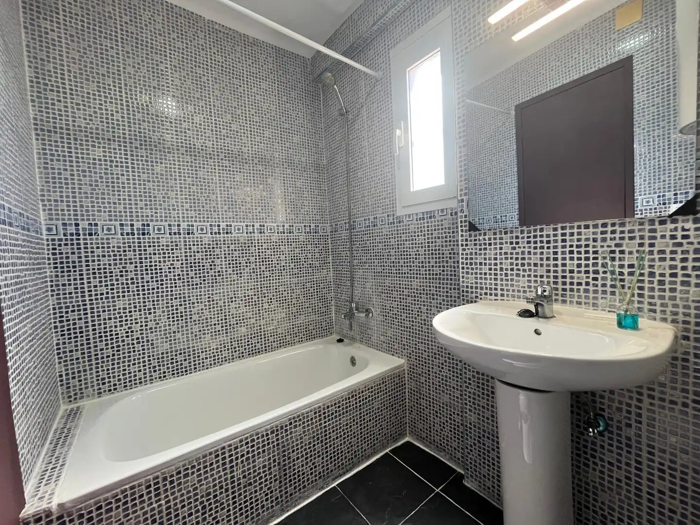 Bathroom of Flat for rent in Dos Hermanas  with Air Conditioner, Terrace and Furnished