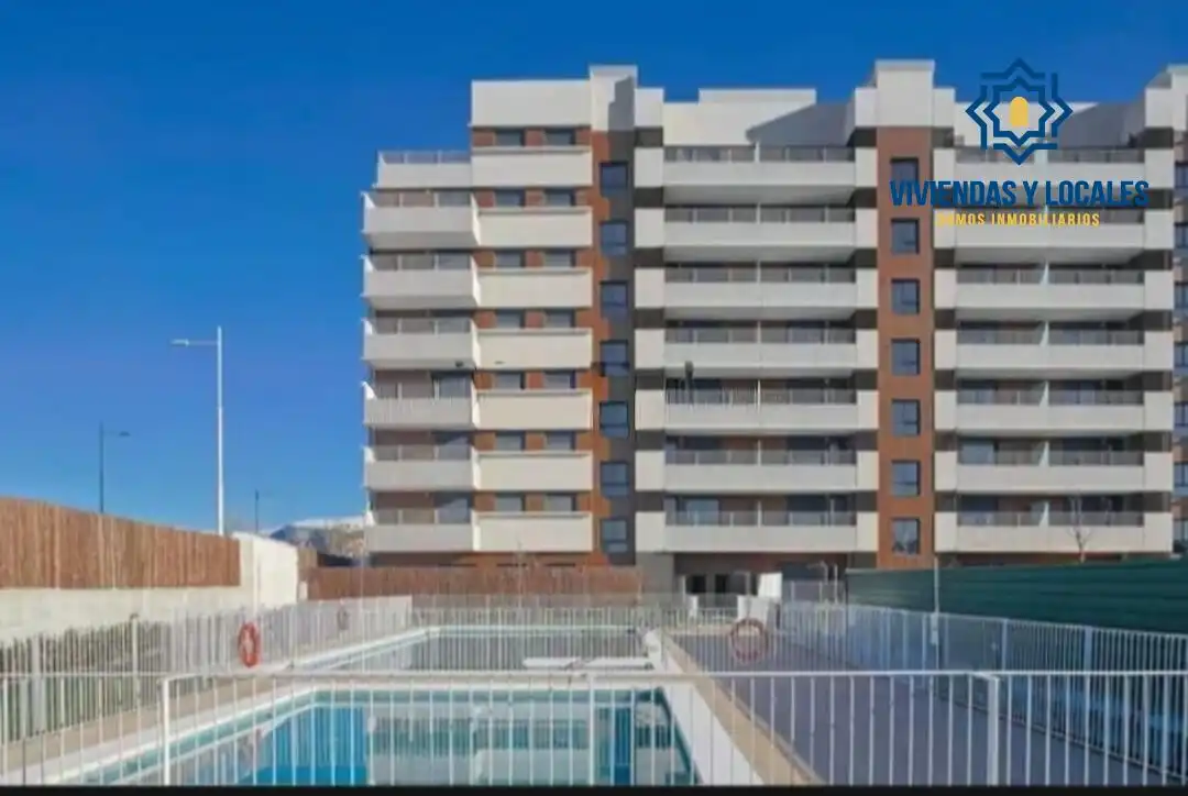Piscina de Pis de lloguer en Granada amb Aire condicionat, Jardí privat i Terrassa