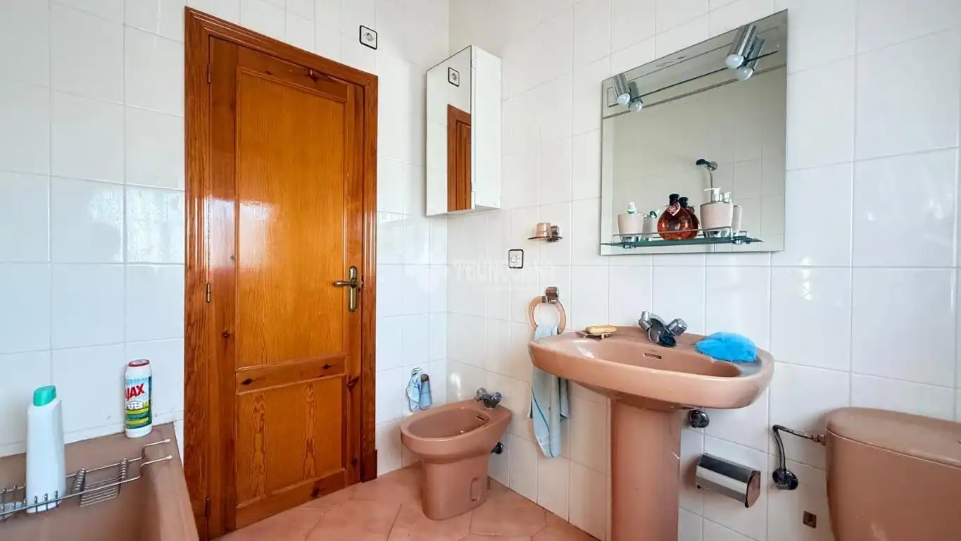 Baño de Casa adosada en venta en Camarena con Calefacción, Trastero y Piscina comunitaria