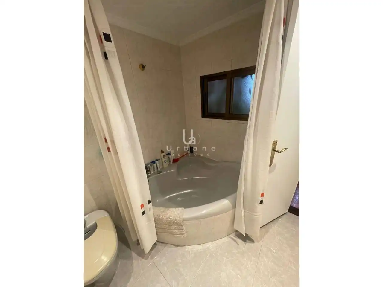 Bany de Casa o xalet en venda en Alzira amb Aire condicionat, Terrassa i Moblat
