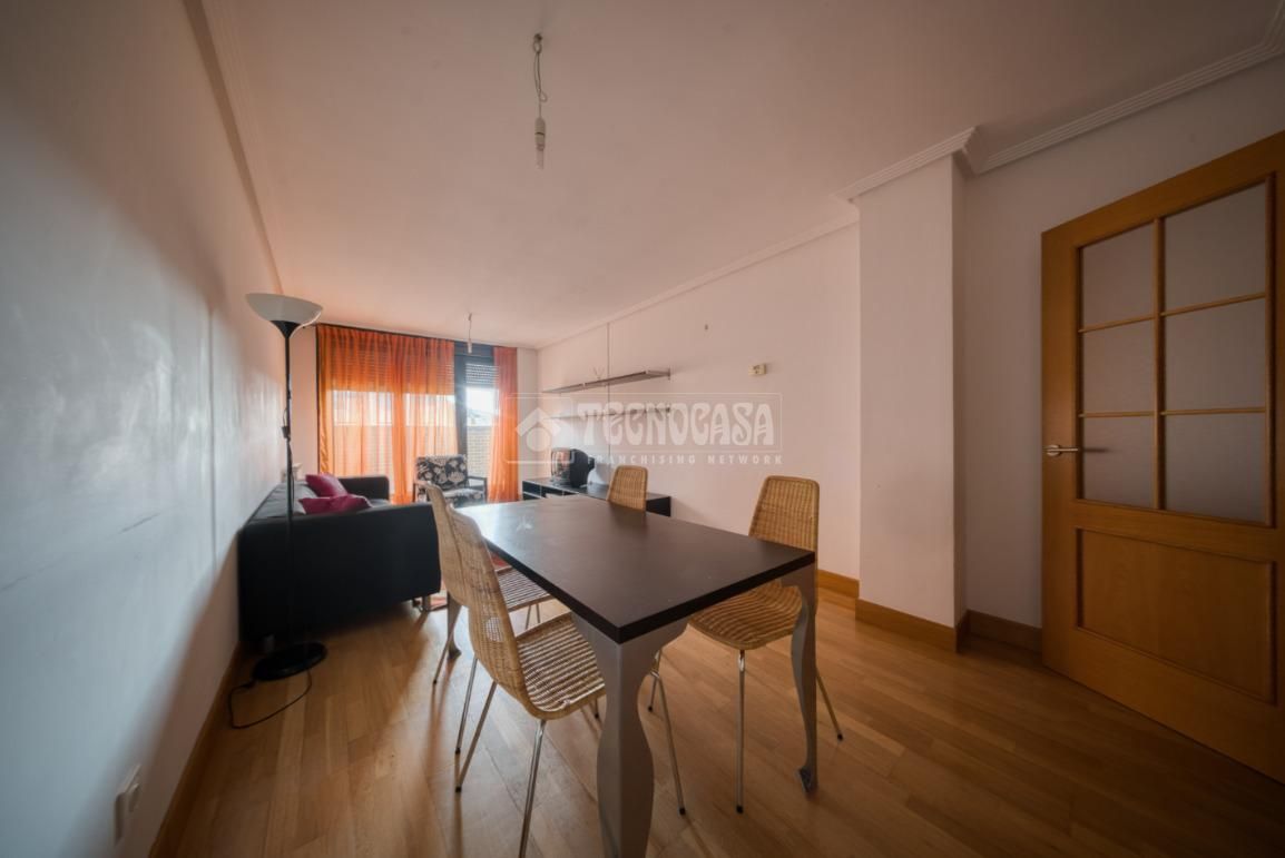 Sala d'estar de Pis en venda en Valladolid Capital amb Aire condicionat, Calefacció i Parquet