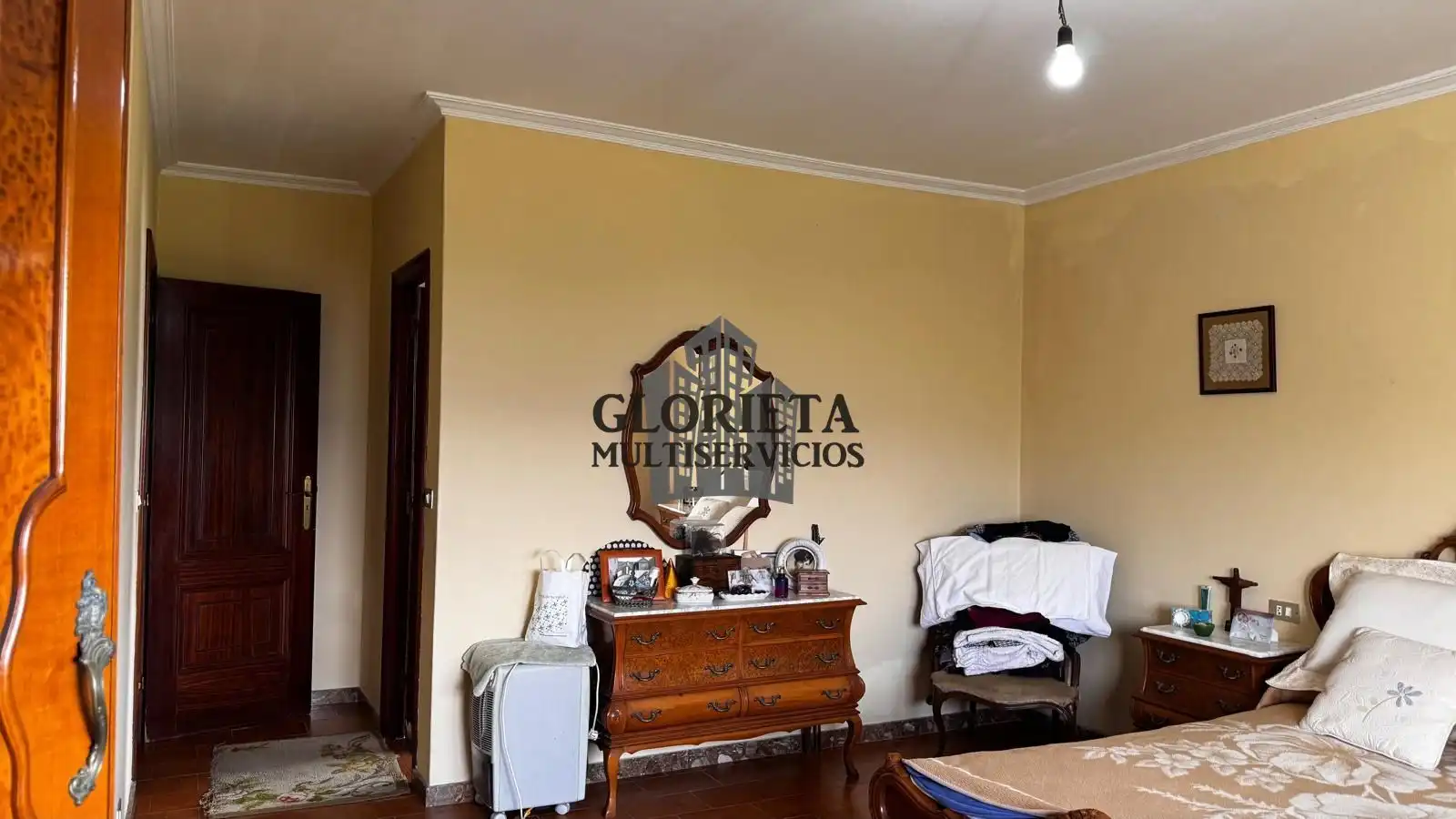 Dormitori de Casa o xalet en venda en Pontevedra Capital  amb Calefacció i Forn