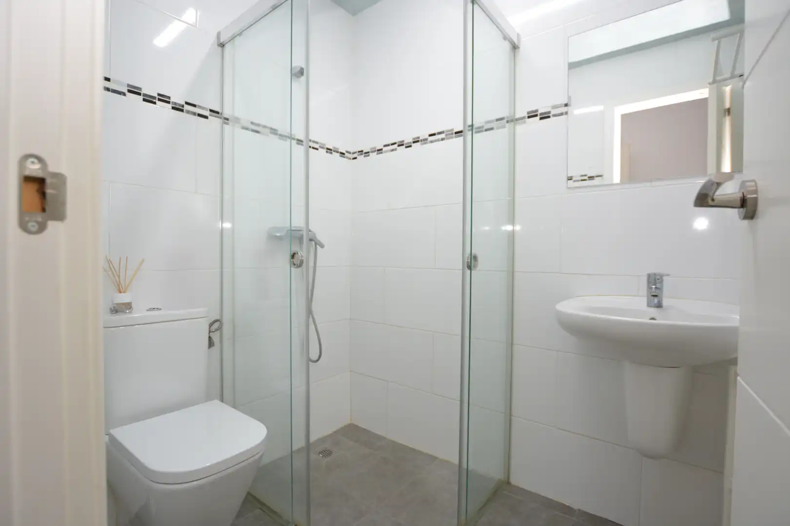 Bathroom of Buildings for sale in Sevilla