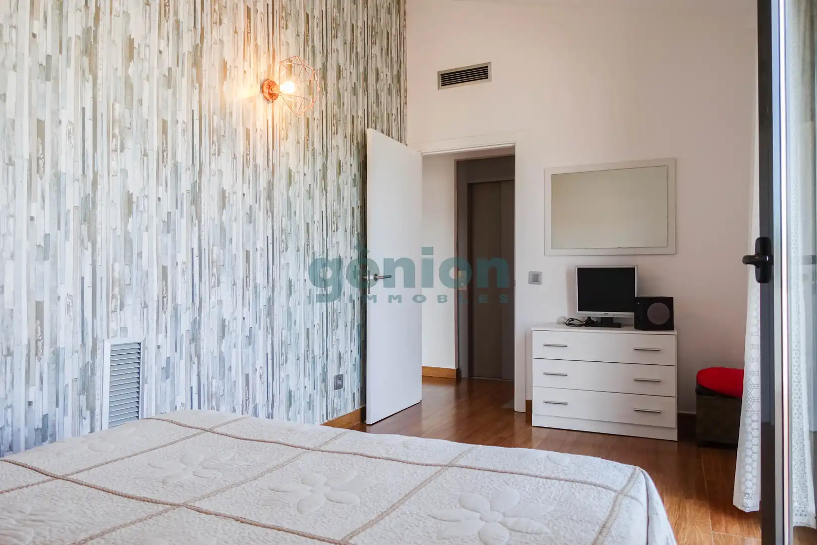 Dormitori de Casa o xalet en venda en Girona amb Aire condicionat, Calefacció i Jardí privat