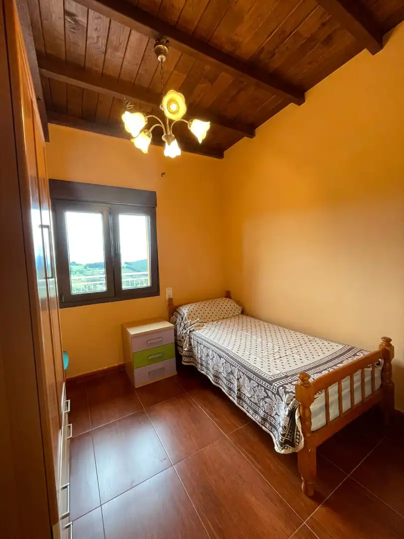 Habitación de Finca rústica de alquiler en Tineo con Calefacción, Jardín privado y Parquet