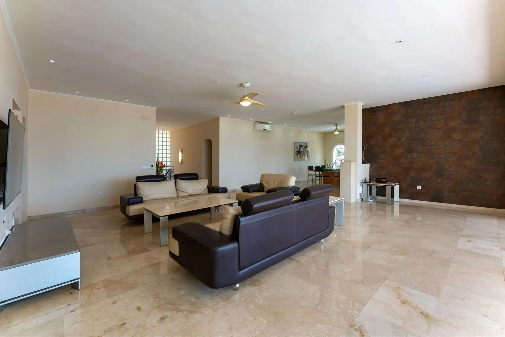 Sala d'estar de Finca rústica en venda en Cártama amb Aire condicionat, Traster i Piscina