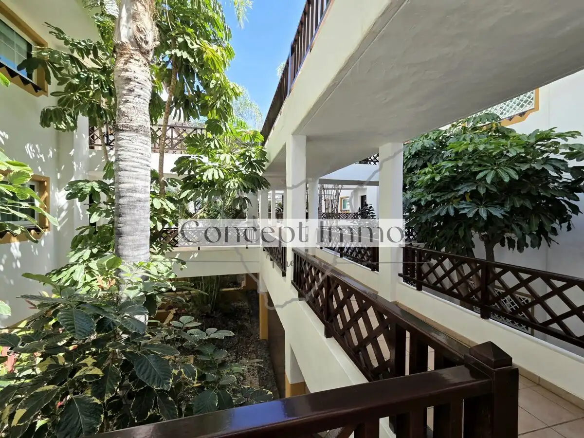 Piso en venta en Arona con Terraza, Alarma y Piscina comunitaria
