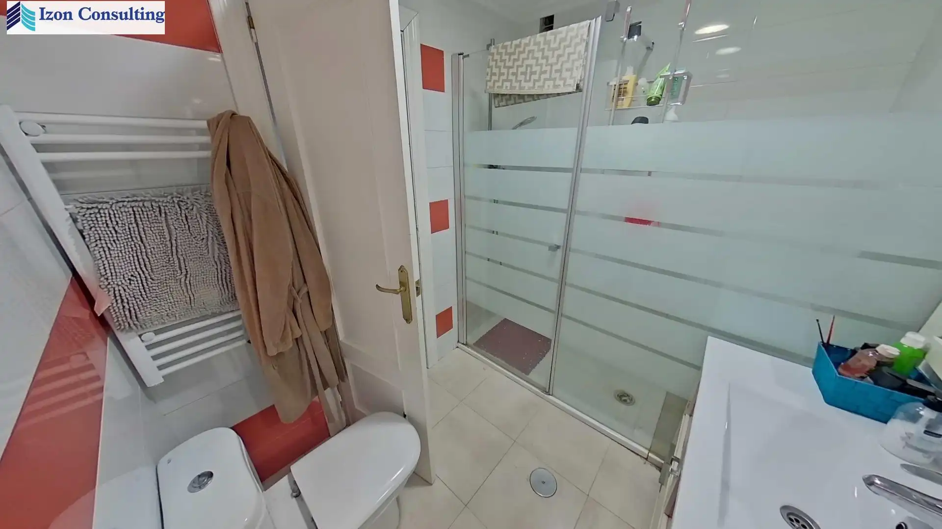 Baño de Piso en venta en Albacete con Calefacción, Trastero y Balcón