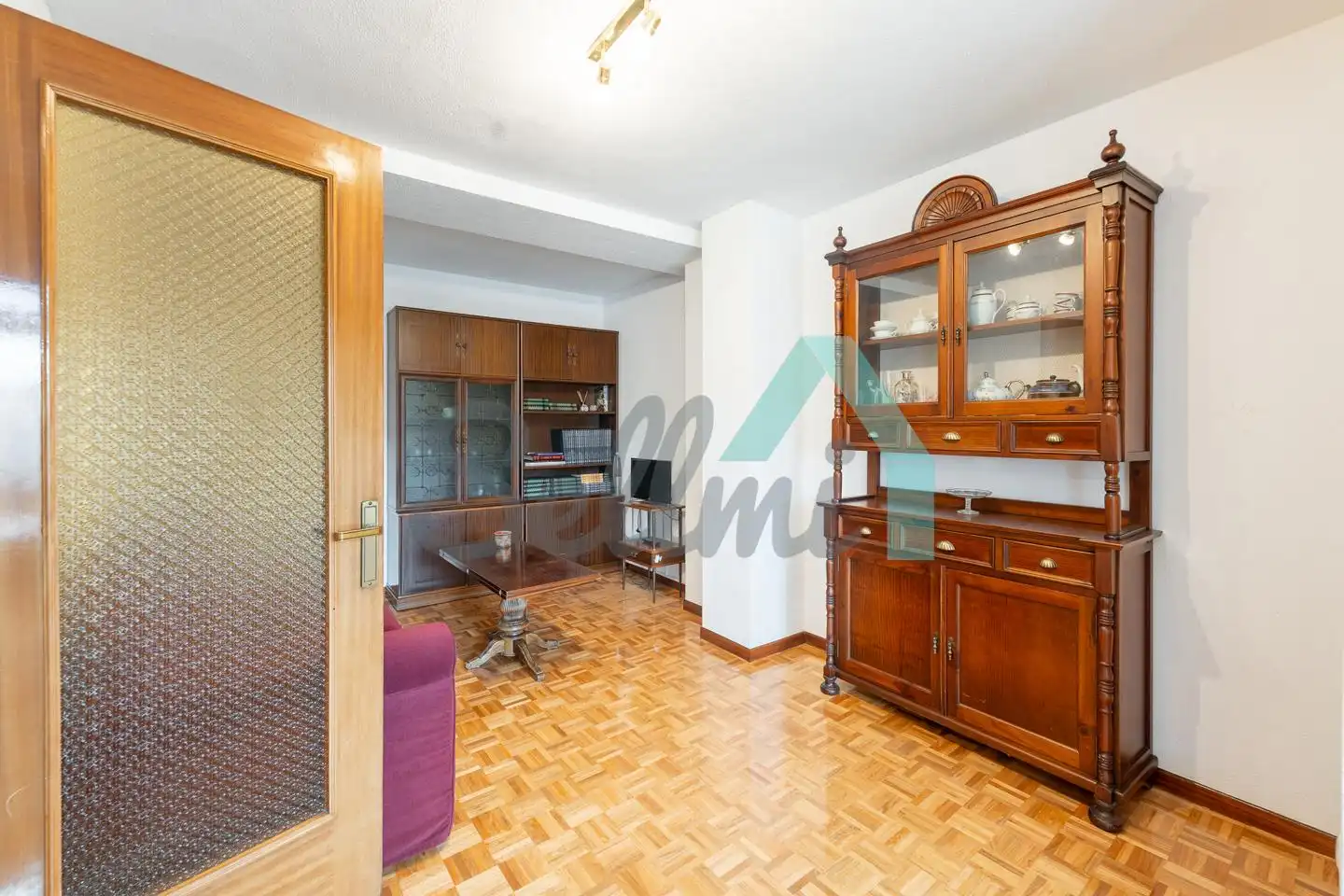 Sala de estar de Piso de alquiler en Oviedo  con Calefacción, Parquet y Amueblado