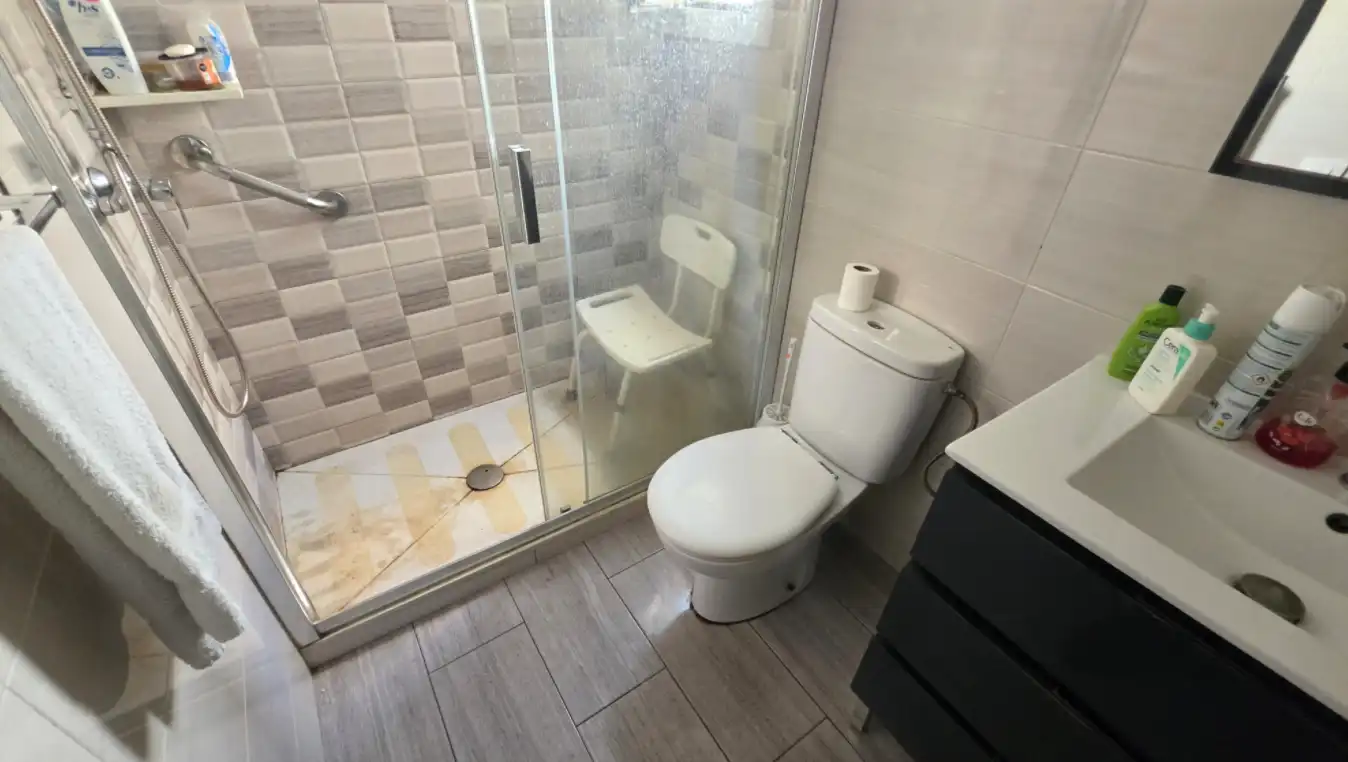 Baño de Ático en venta en Barcelona con Calefacción y Terraza