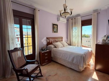 Casa con balcón en venta en Nueva Alcalá