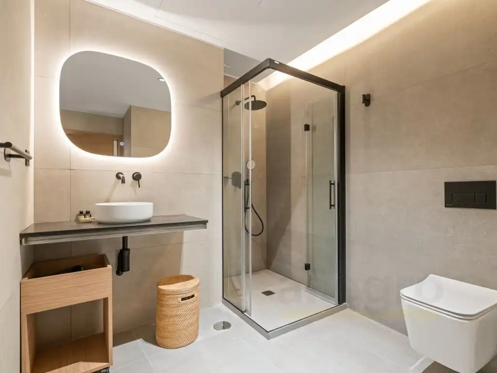Bathroom of Commercial properties for sale in Puente de Vallecas