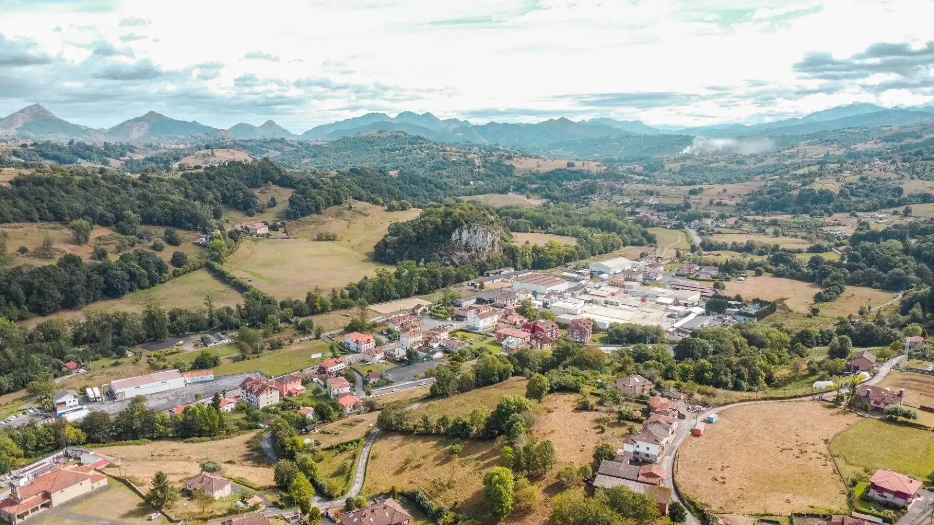 Vista exterior de Casa o chalet en venta en Piloña con Calefacción, Jardín privado y Parquet
