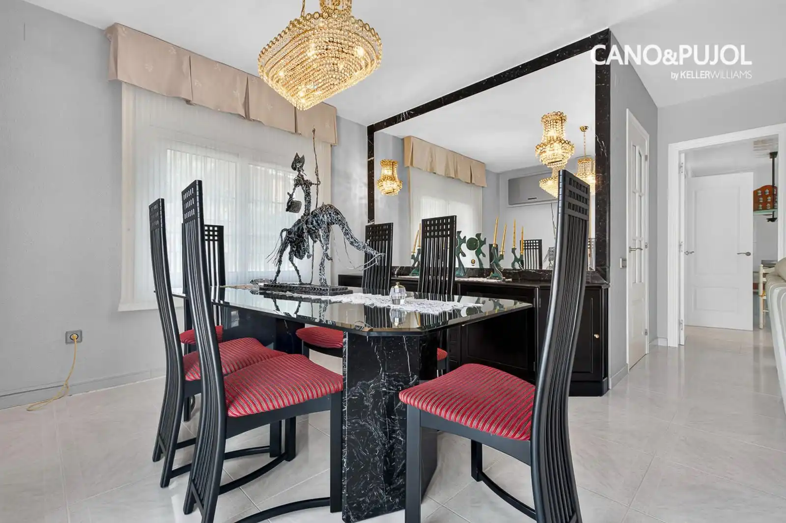 Dining room of Houses for sale in Ca n'Oriol