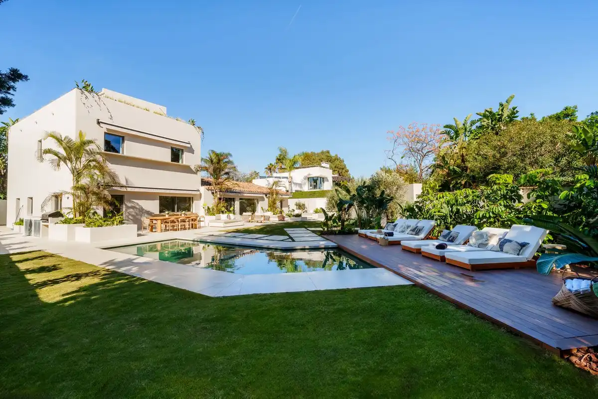 Chalet con piscina en venta en San Pedro de Alcántara, imagen 2