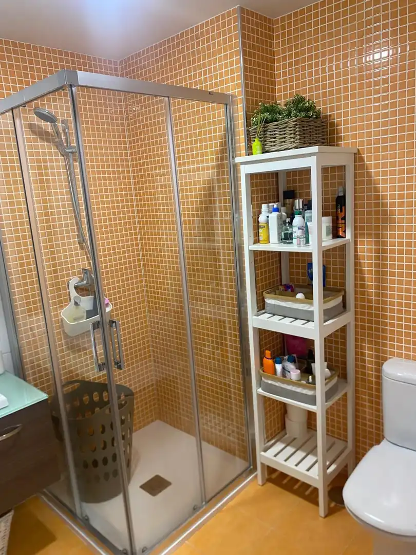 Baño de Piso de alquiler en Malpica de Bergantiños con Calefacción, Trastero y Amueblado