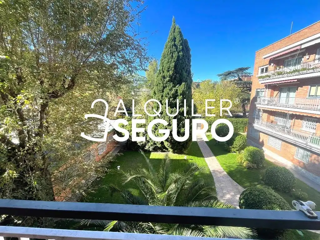 Flat with lift to rent in Arturo Soria