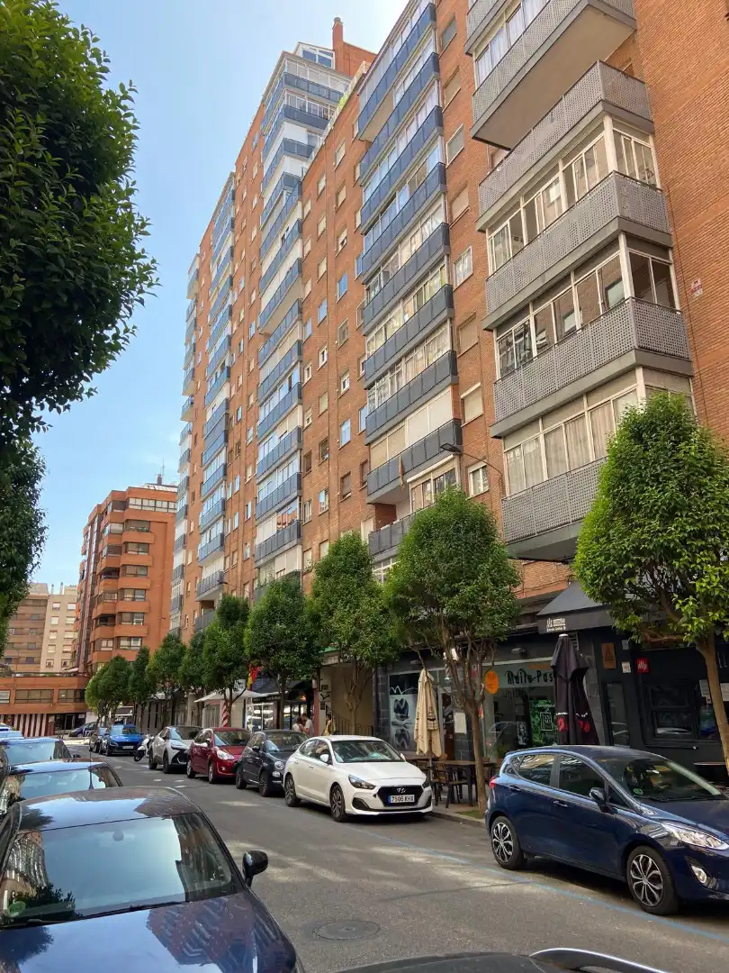 Vista exterior de Pis en venda en Valladolid amb Calefacció, Parquet i Moblat
