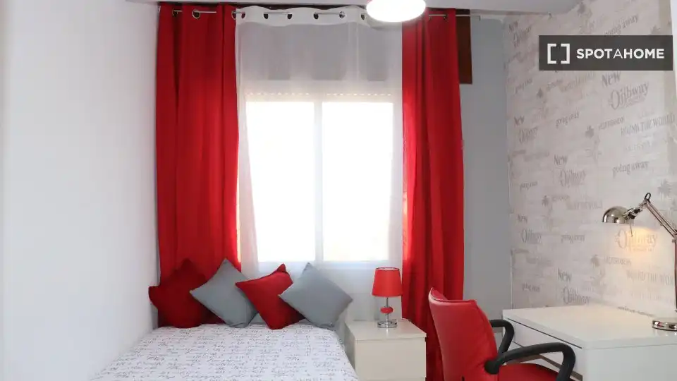 Habitación de Piso de alquiler en Alcalá de Henares con Aire acondicionado, Calefacción y Amueblado